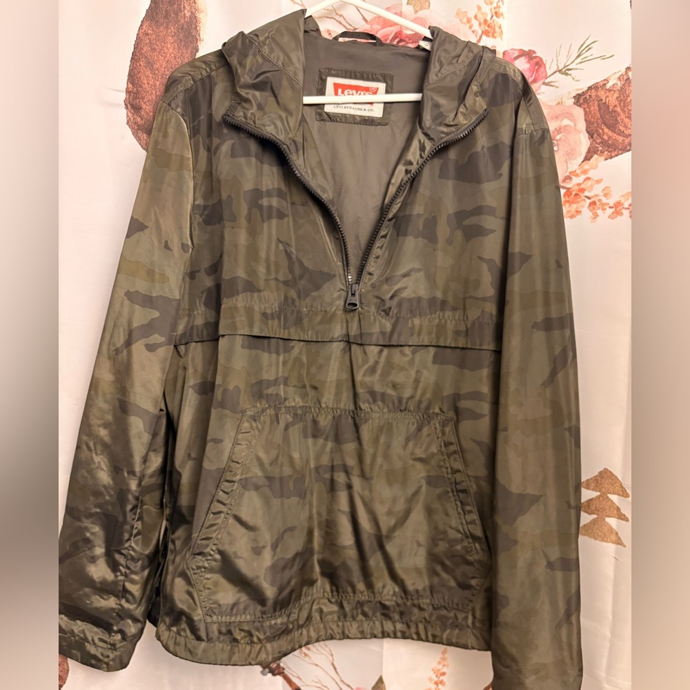 Medium Levi's Olive Green Camo Pullover Windbreaker